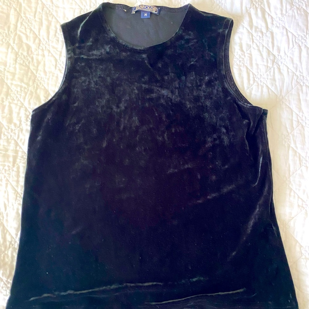 Harolds size M black “soft” sleeveless top
